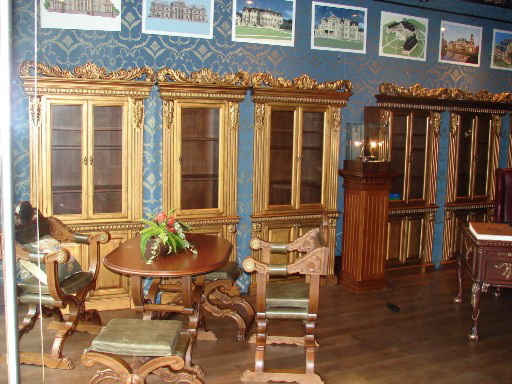 Курульные  кресла